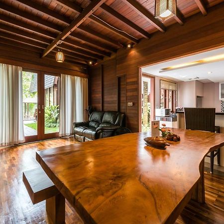 Raja Woods Villa ジンバラン エクステリア 写真